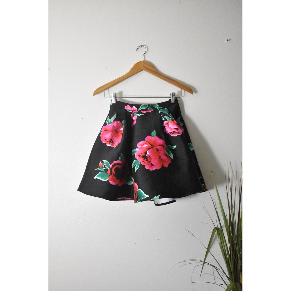 B. Smart Floral Mini Skirt Womens Size 0 Black Pink Rose Satin A-Line Modern Era - Picture 6 of 9